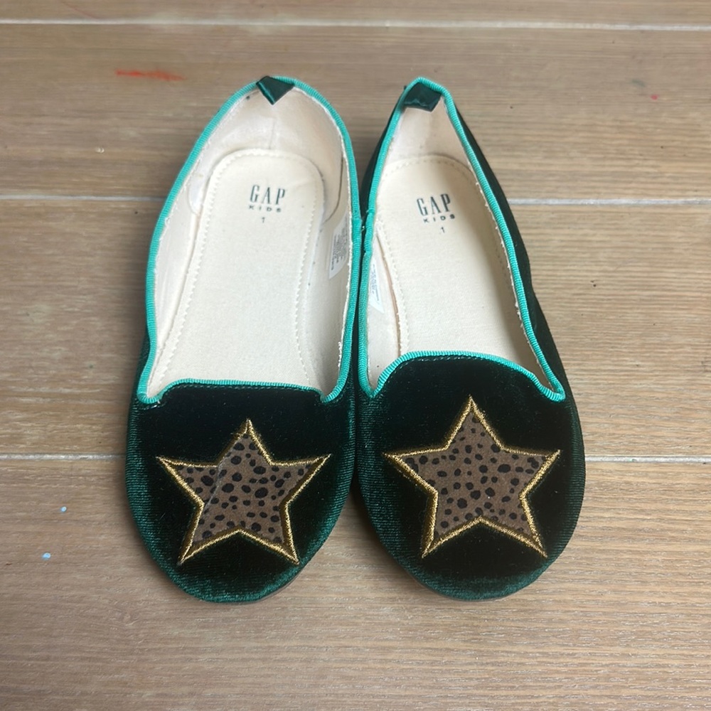 Emerald Green Gap Girls Velvet Flats Sz 1